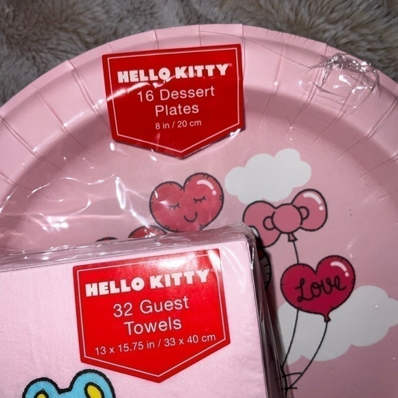Hello Kitty valentine plates and napkins set - Picture 2 of 3